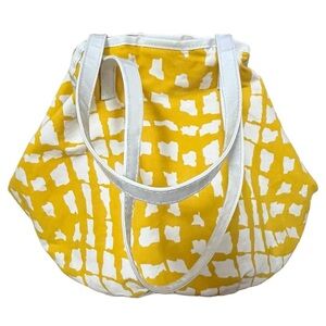 SAKS 5th AVENUE TELLOW AND WHITE TOTE